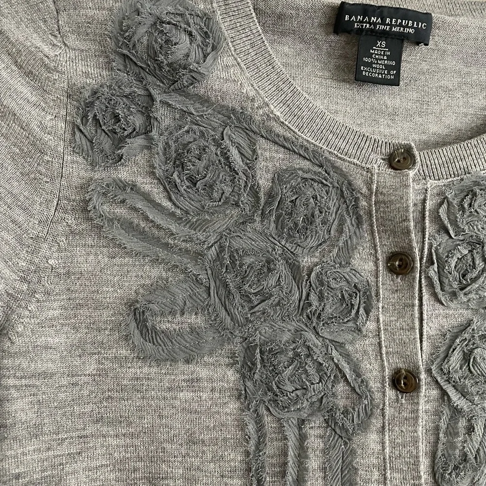 Banana Republic 100% Merino Wool cardigan, size XS. - Picture 6 of 9